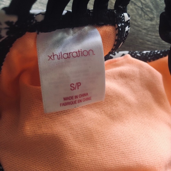 Xhilaration Black & White Bikini Top Swim Suit ((size Small)) - Picture 3 of 4